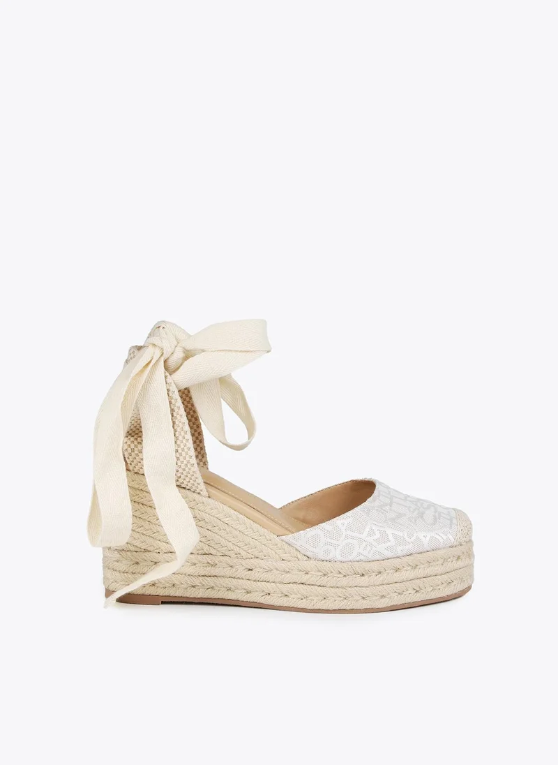 Lola Casademunt Natural fibre-effect monogram wedges